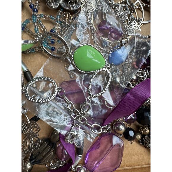 3lb jewelry mix. Craft. Wear.  Resell.  Vintage to now. - Picture 10 of 12